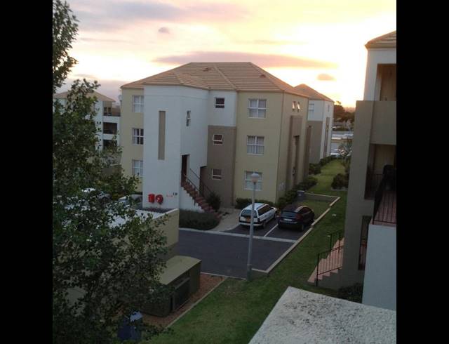 2 BEDROOM APARTMENT FOR SALE IN VREDEKLOOF EAST